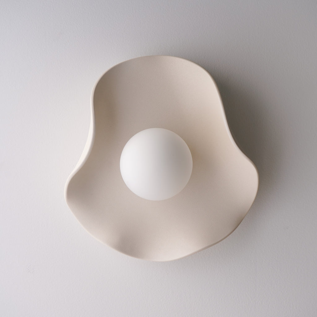 Aplique de pared/lámpara de cerámica color nude cremoso