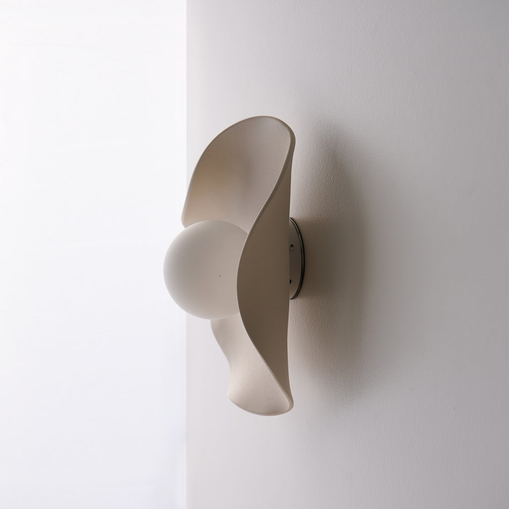 Aplique de pared/lámpara de cerámica color nude cremoso