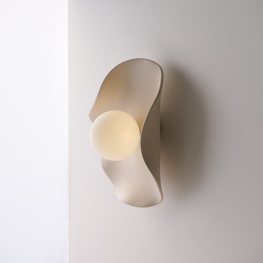 Aplique de pared/lámpara de cerámica color nude cremoso