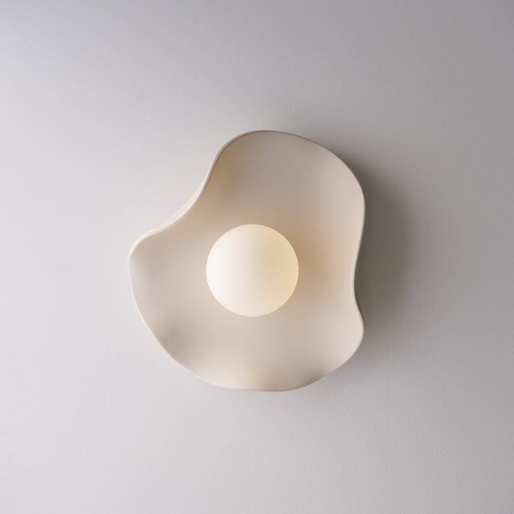 Aplique de pared/lámpara de cerámica color nude cremoso