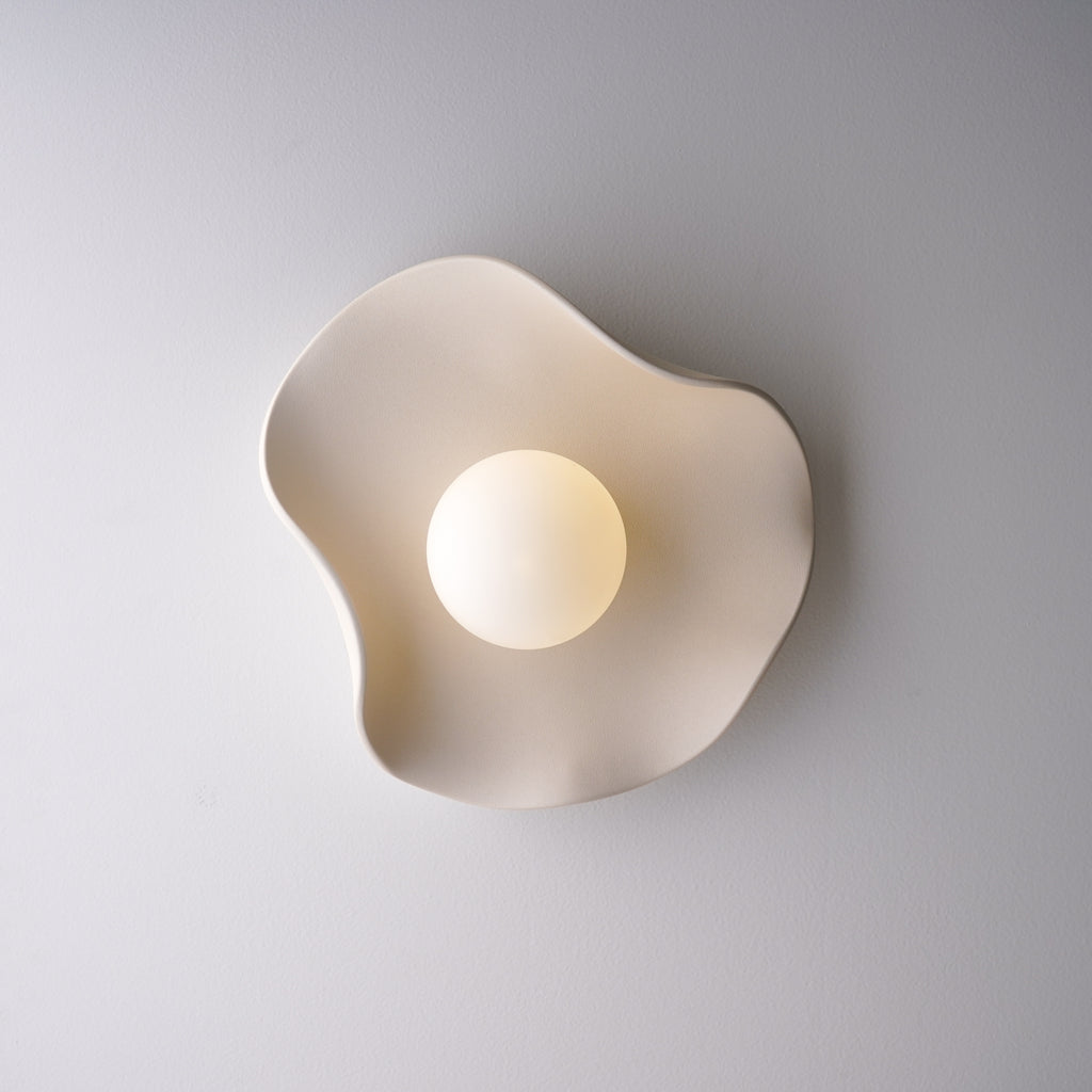 Aplique de pared/lámpara de cerámica color nude cremoso