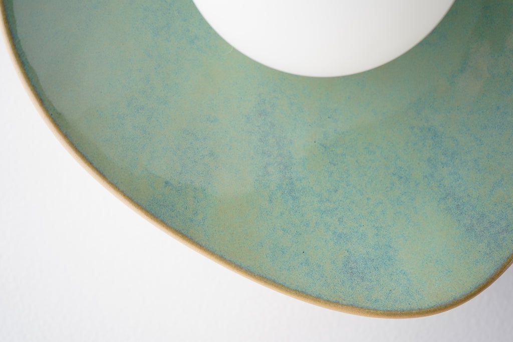 Aplique de pared/lámpara de cerámica verde hecha a mano