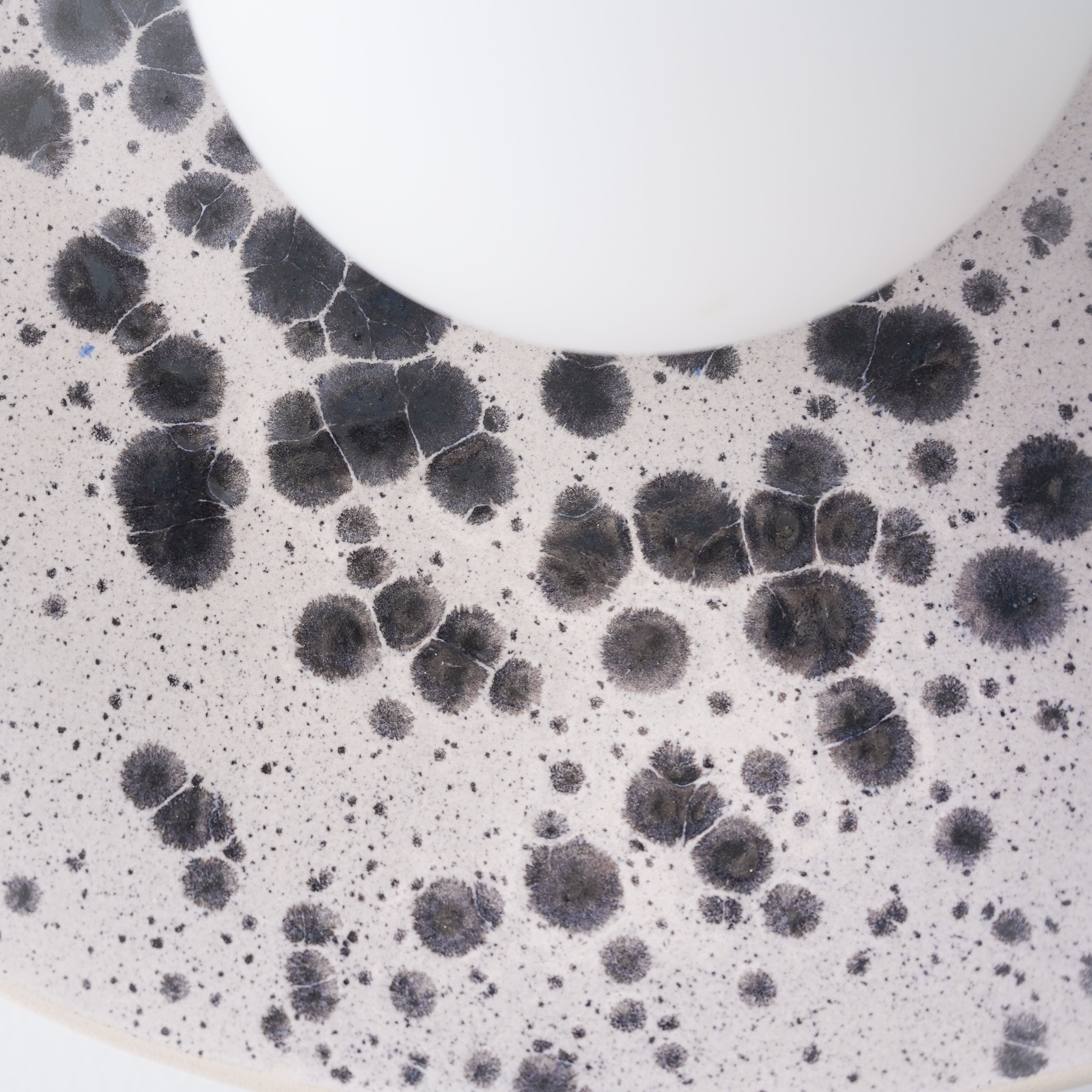 Aplique de pared/lámpara de pared de cerámica azul oscuro hecha a mano