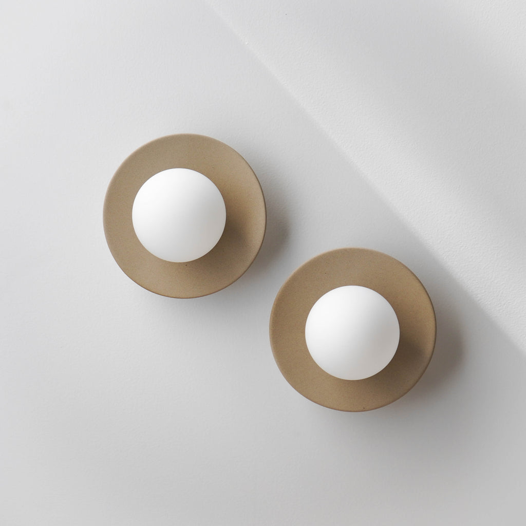 Aplique de pared/lámpara de pared de cerámica beige hecha a mano