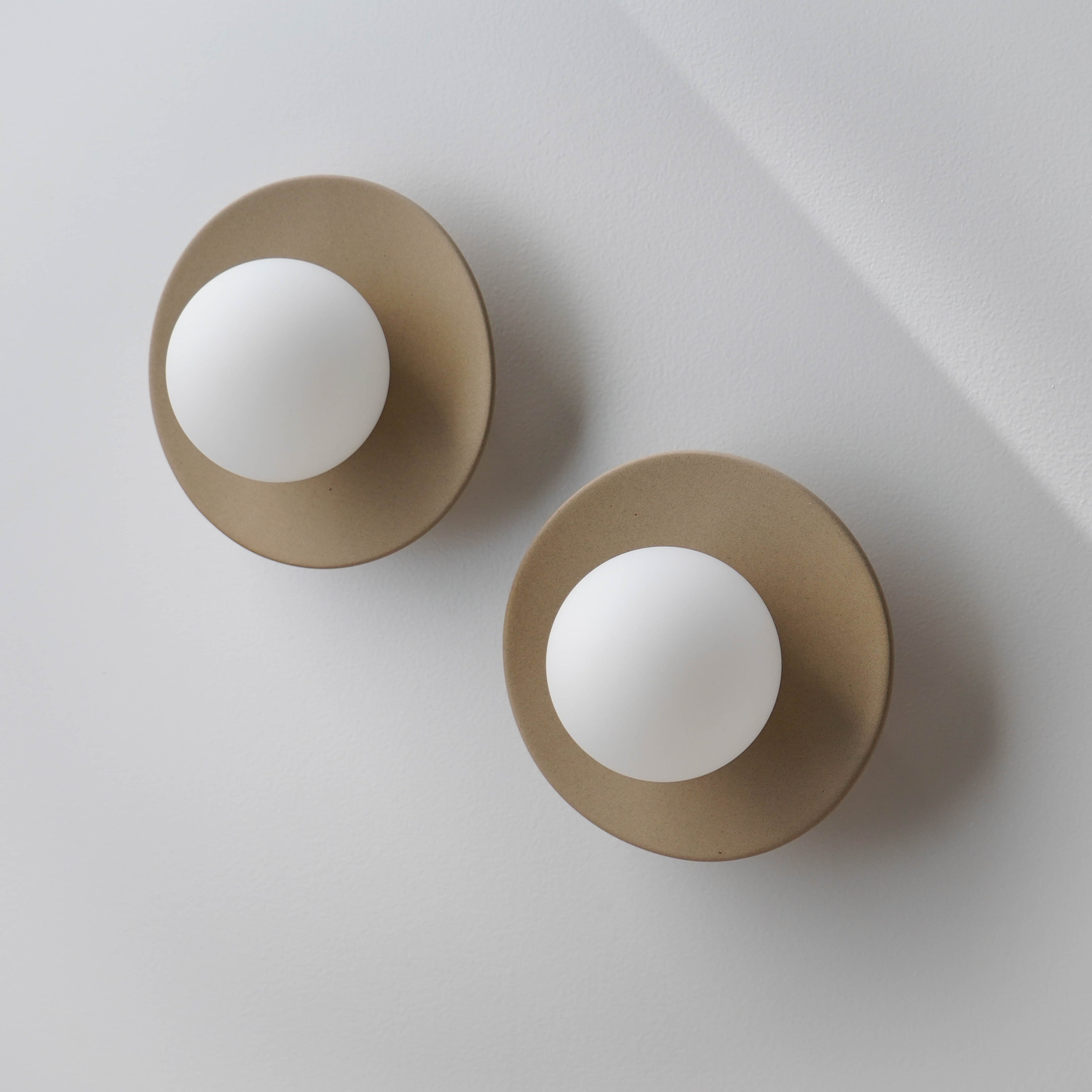 Aplique de pared/lámpara de pared de cerámica beige hecha a mano