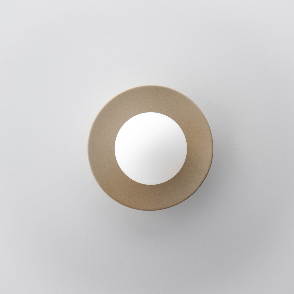 Aplique de pared/lámpara de pared de cerámica beige hecha a mano