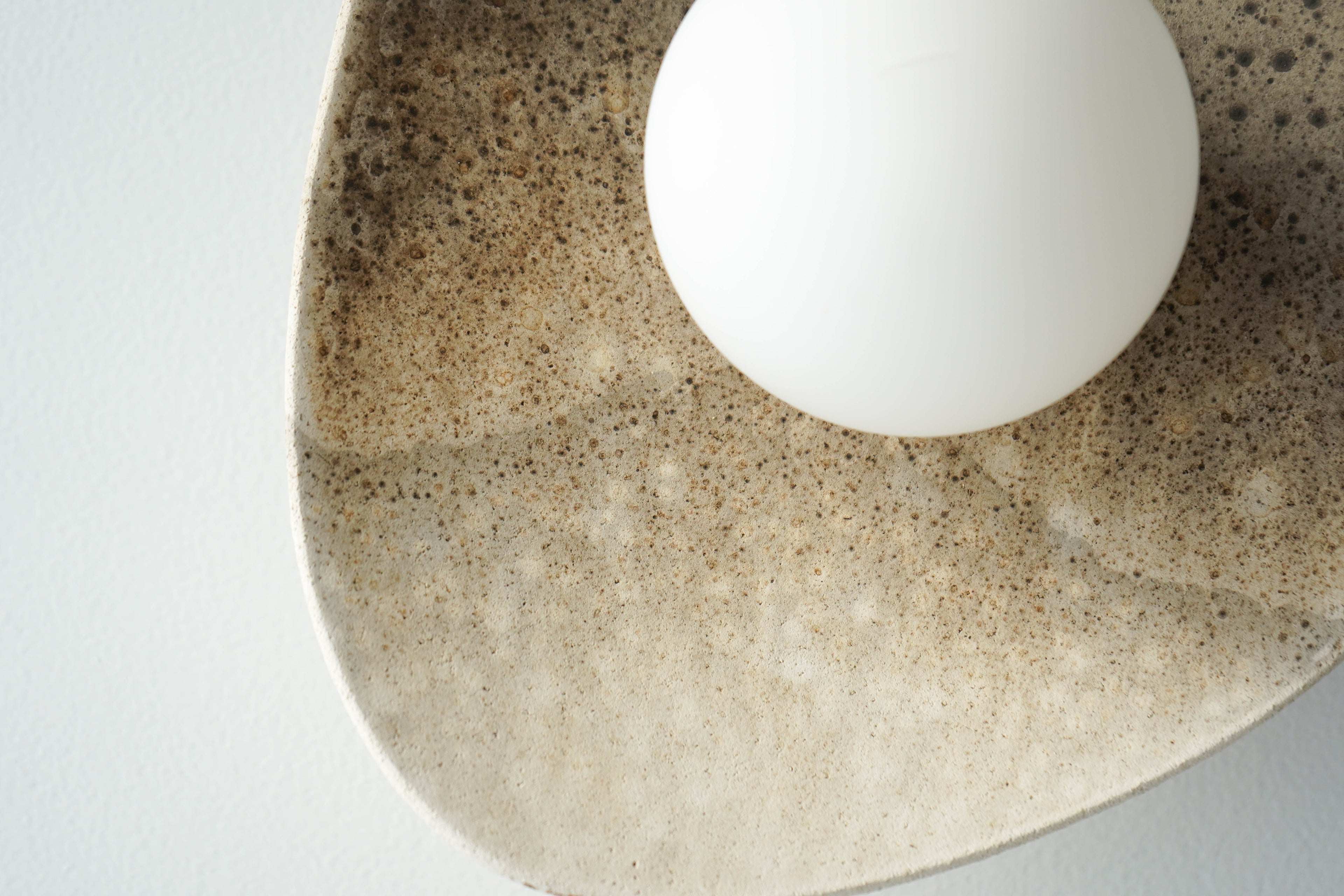 Applique murale en céramique blanc crème